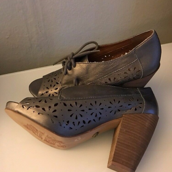 LUCKY BRAND PEEP LEATHER LASER CUT BLOCK HEELS 7.5 - Picture 2 of 6